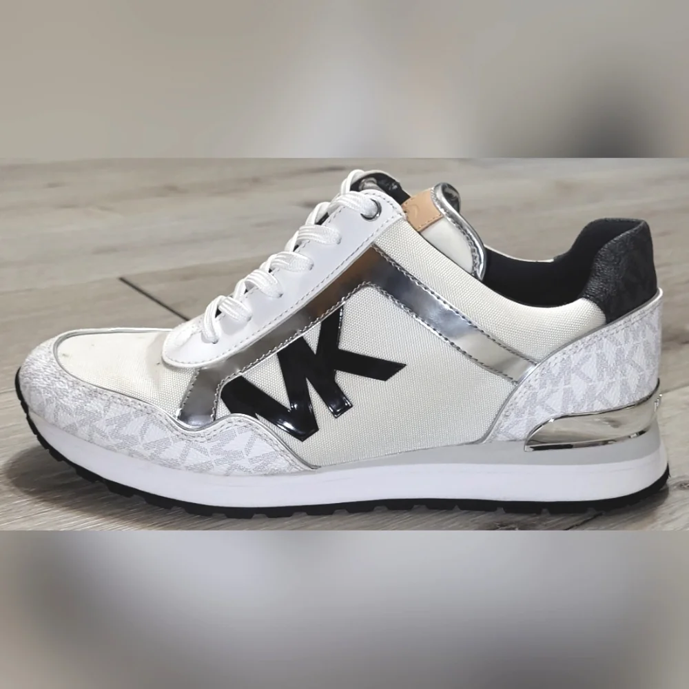 💋Michael Kors Maddy Two-Tone Logo Trainer (10) - Picture 11 of 12